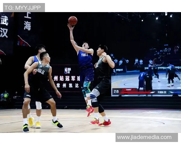 赛后分析:上海篮球队与西安篮球队的比赛节奏与战术对比探讨 赛后分析:上海篮球队与西安篮球队的比赛节奏与战术对比探讨